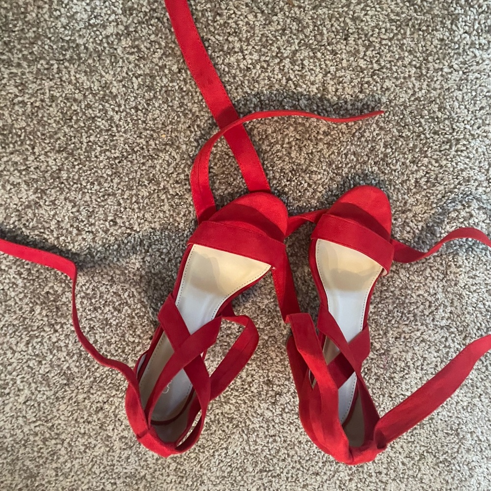 Carcuume size 8. Never worn
